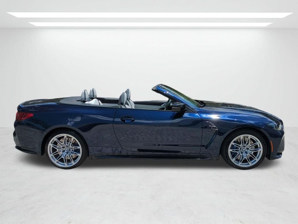 New 2027 Tanzanite Blue II Metallic BMW Competition image 3