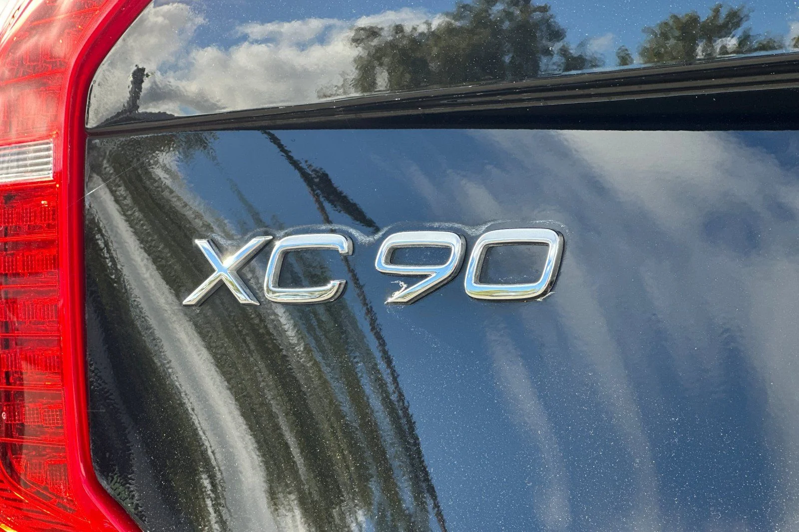 Certified Used 2025 Onyx Black Volvo B6 Plus 7-Seater image 13