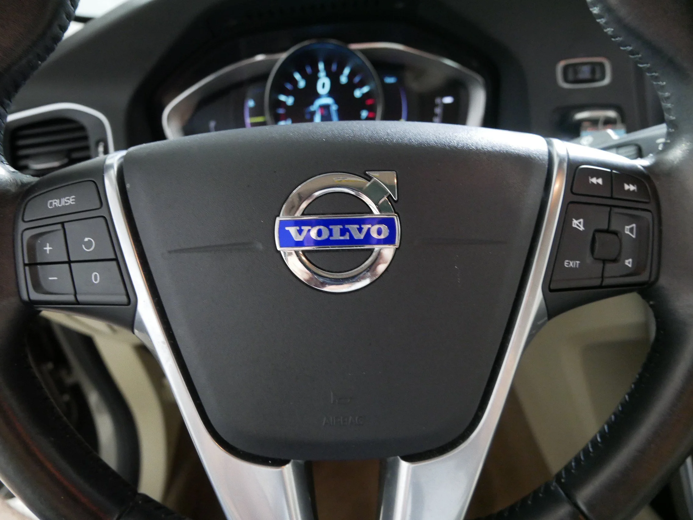 Used 2014 Seashell Metallic Volvo T5 image 25