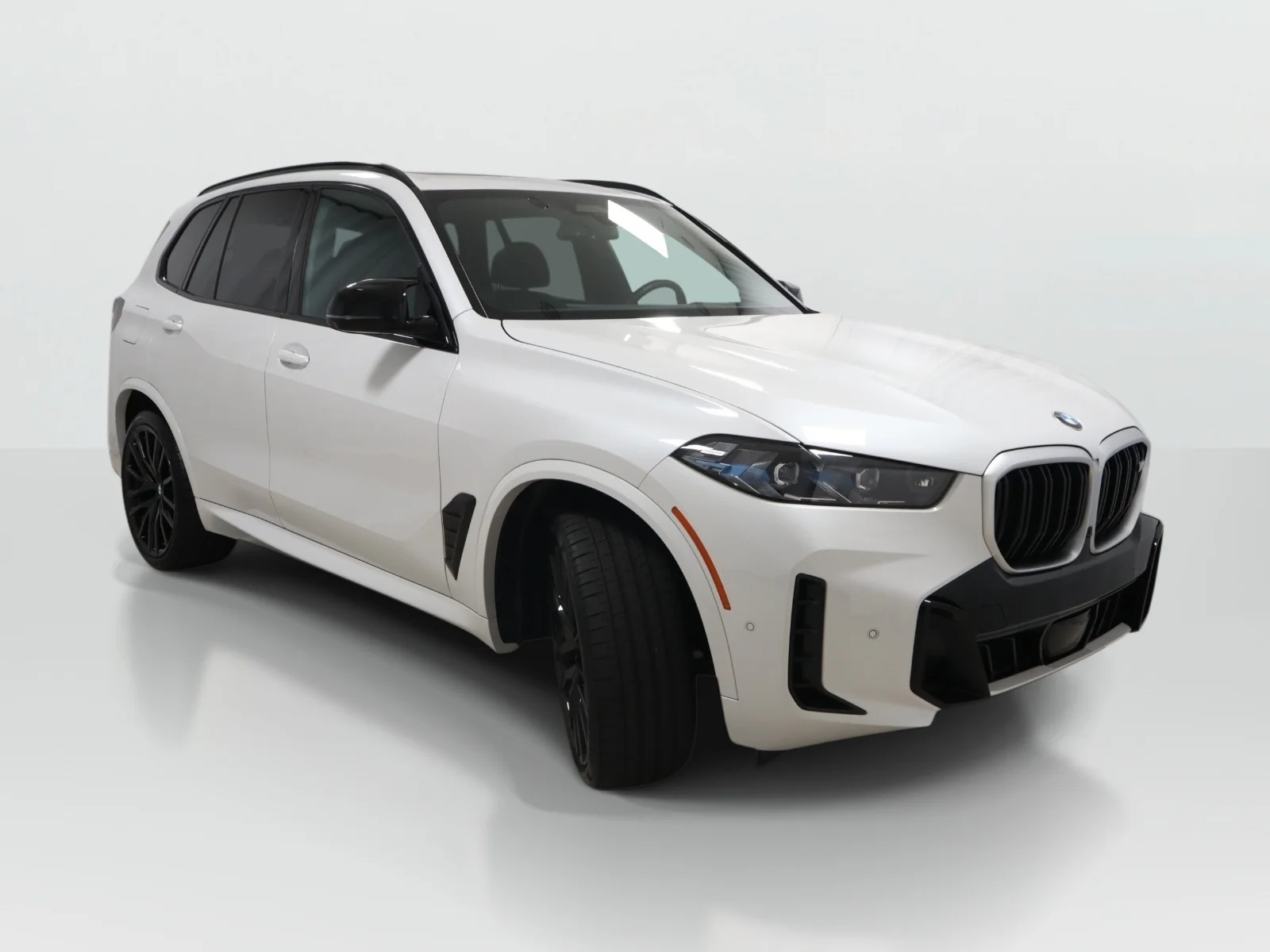 Used 2026 White BMW M60i Sports Activity Vehicle image 8