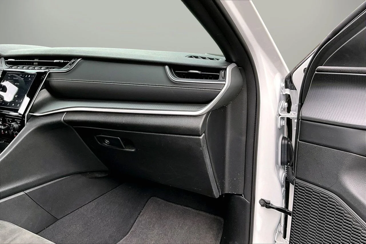 Used 2023 White Jeep Altitude X image 19