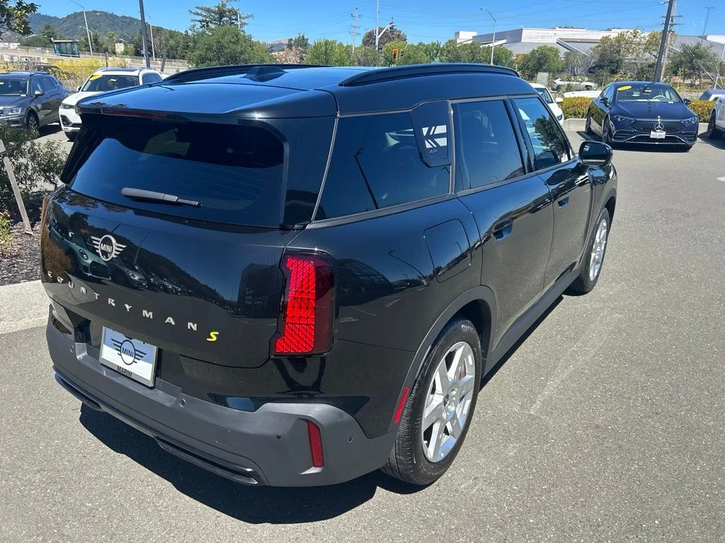 Used 2025 Midnight Black II Metallic MINI Iconic image 5