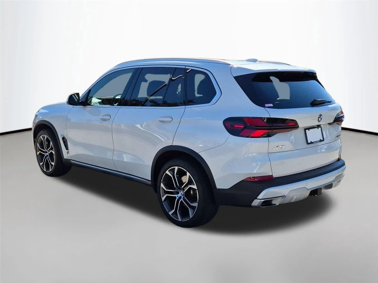 Used 2025 Mineral White Metallic BMW xDrive40i image 3