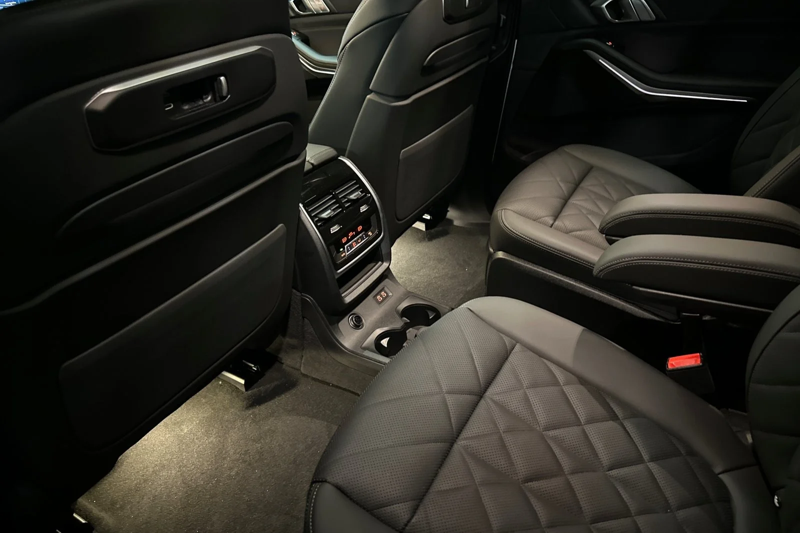 New 2027 Alpine White BMW xDrive40i image 11