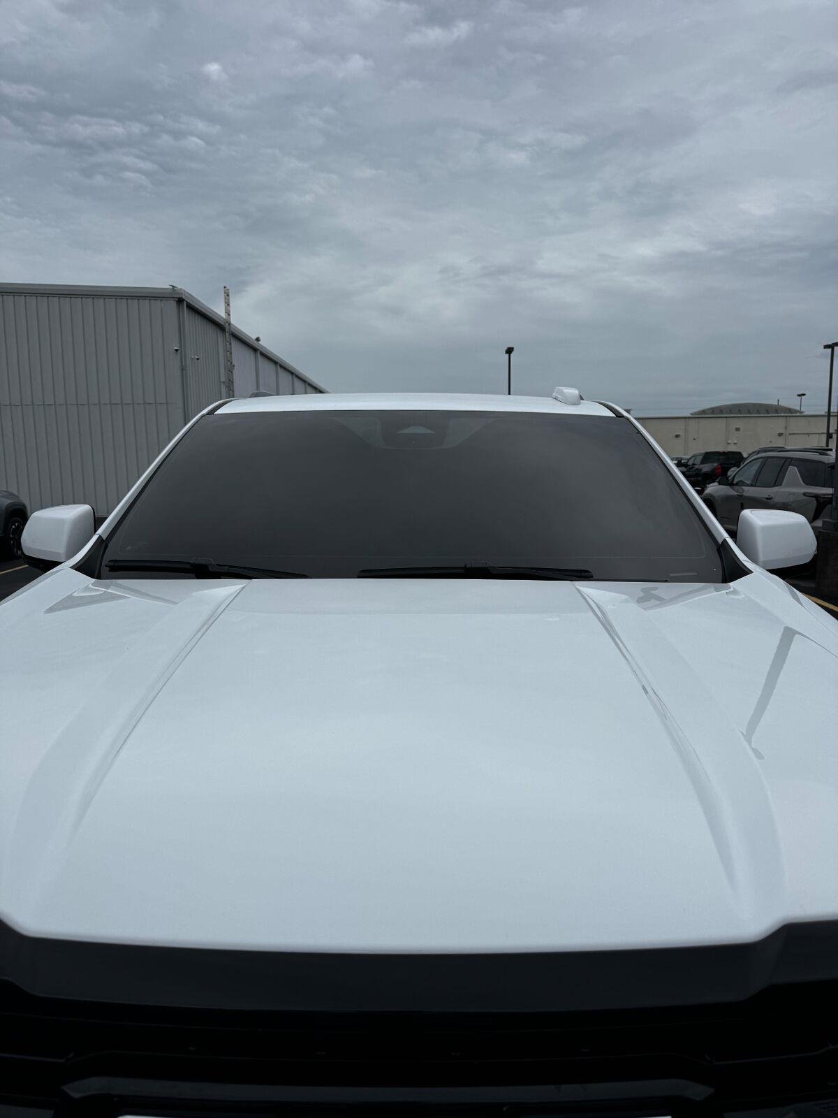 Used 2025 Summit White GMC Elevation image 9