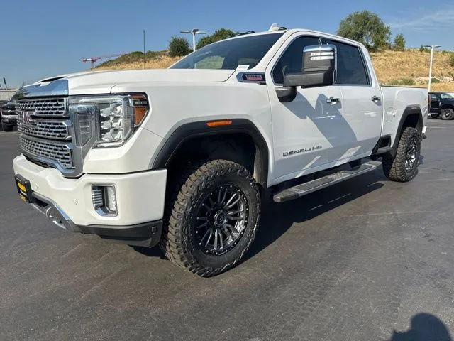 Used 2022 White GMC Denali image 7