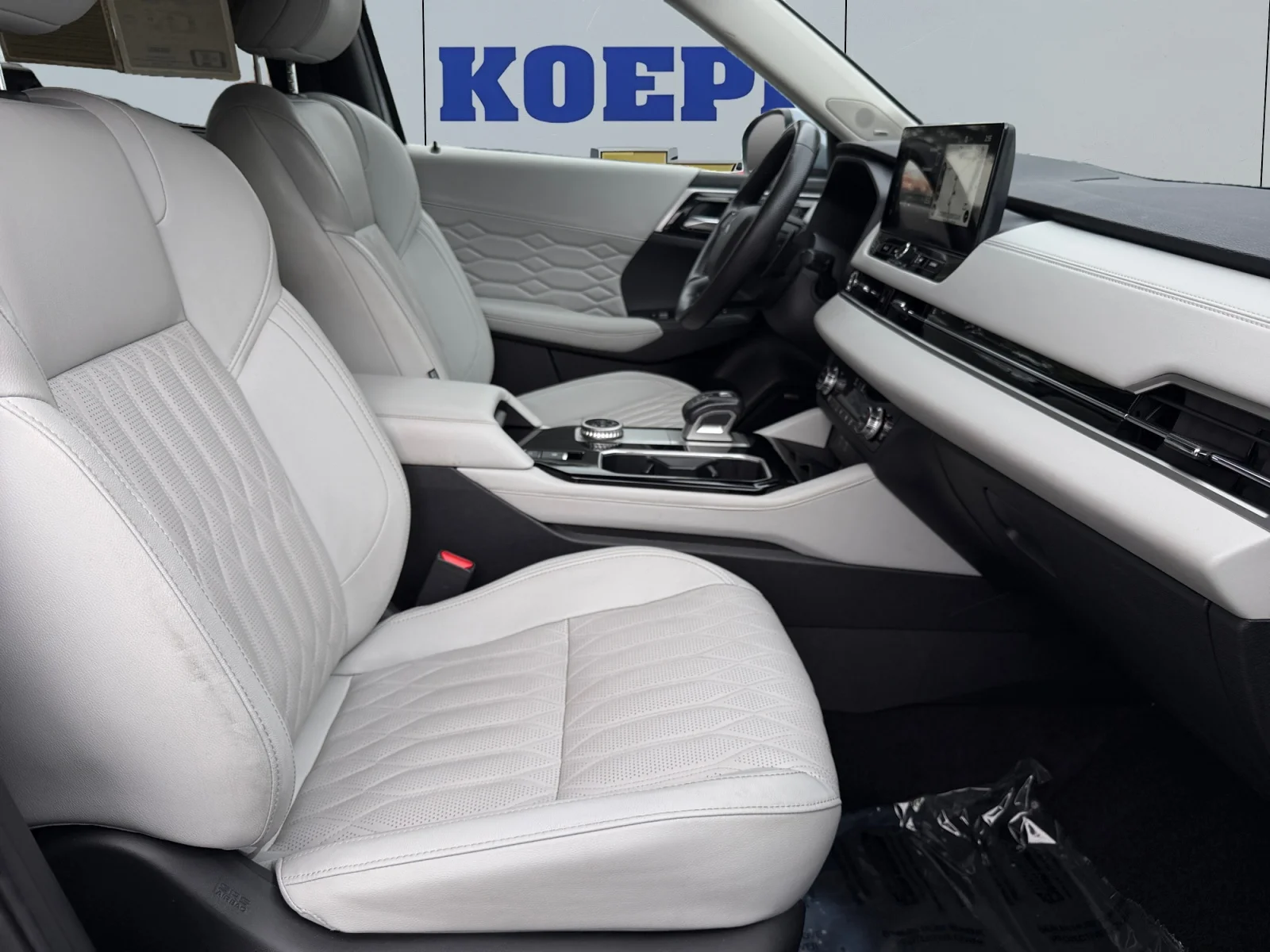 Used 2025 Black Mitsubishi SEL image 17