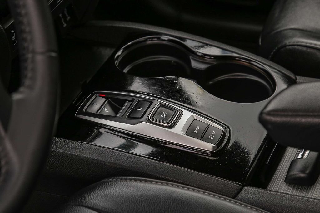 Used 2017 White Diamond Pearl Honda Touring image 20