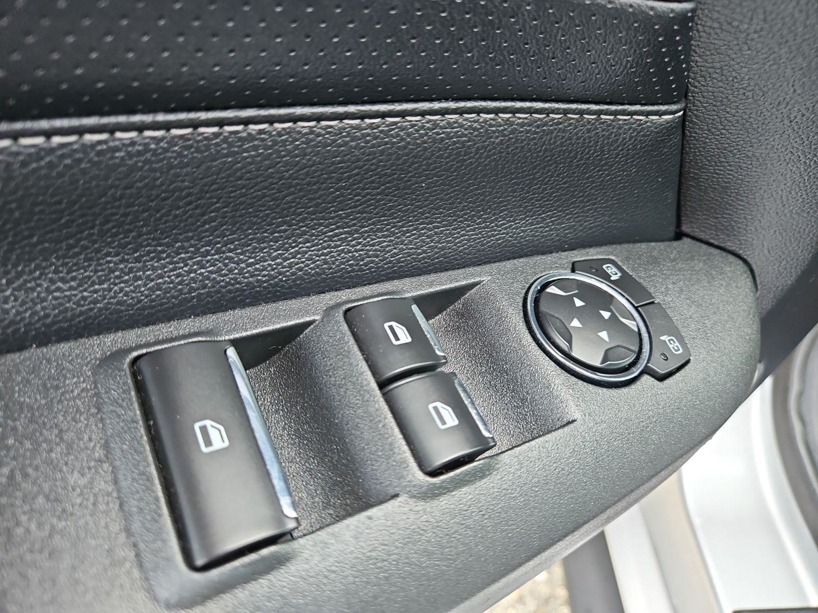 Used 2019 Silver Ford GT Premium image 21