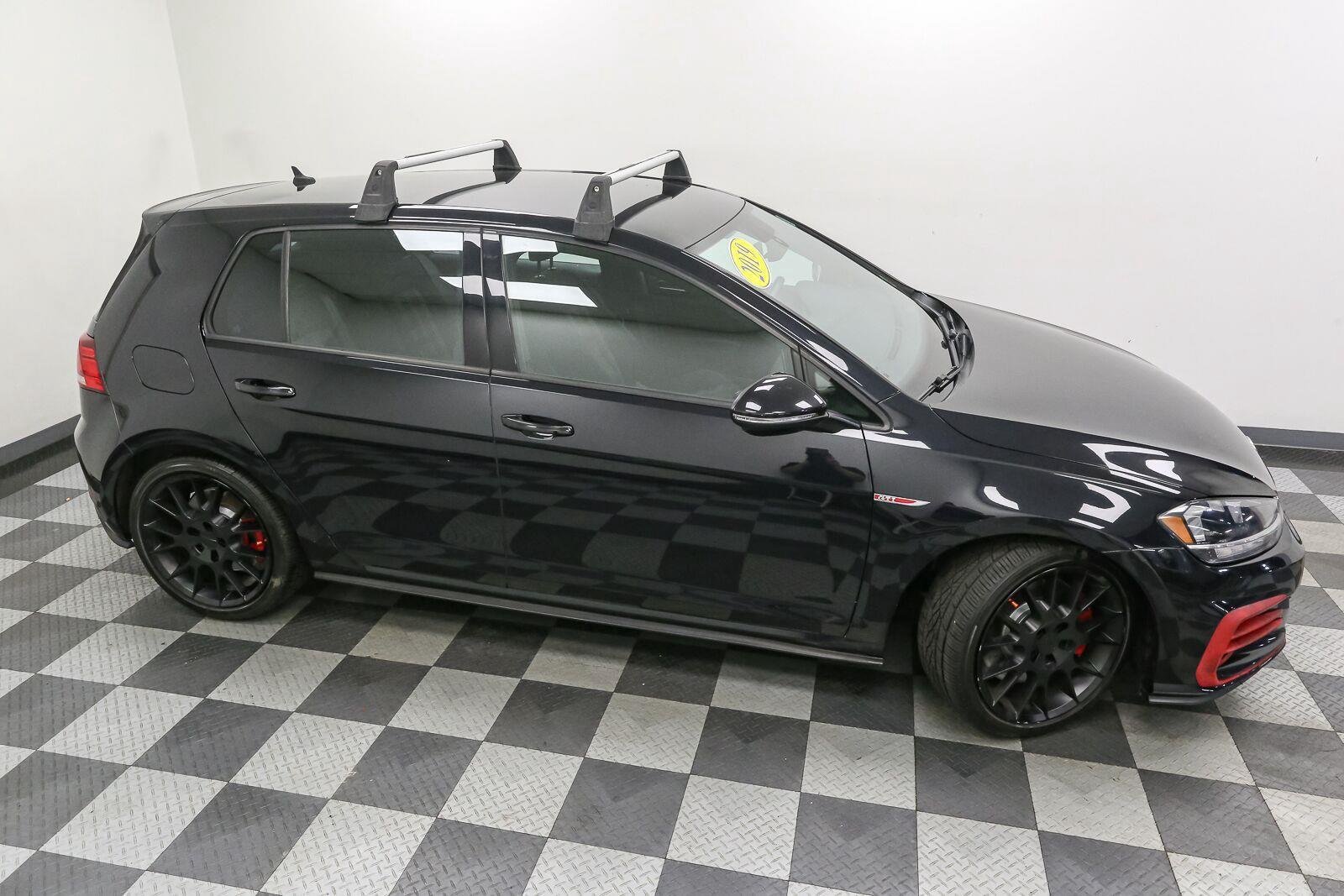 Used 2019 Deep Black Pearl Volkswagen SE image 5
