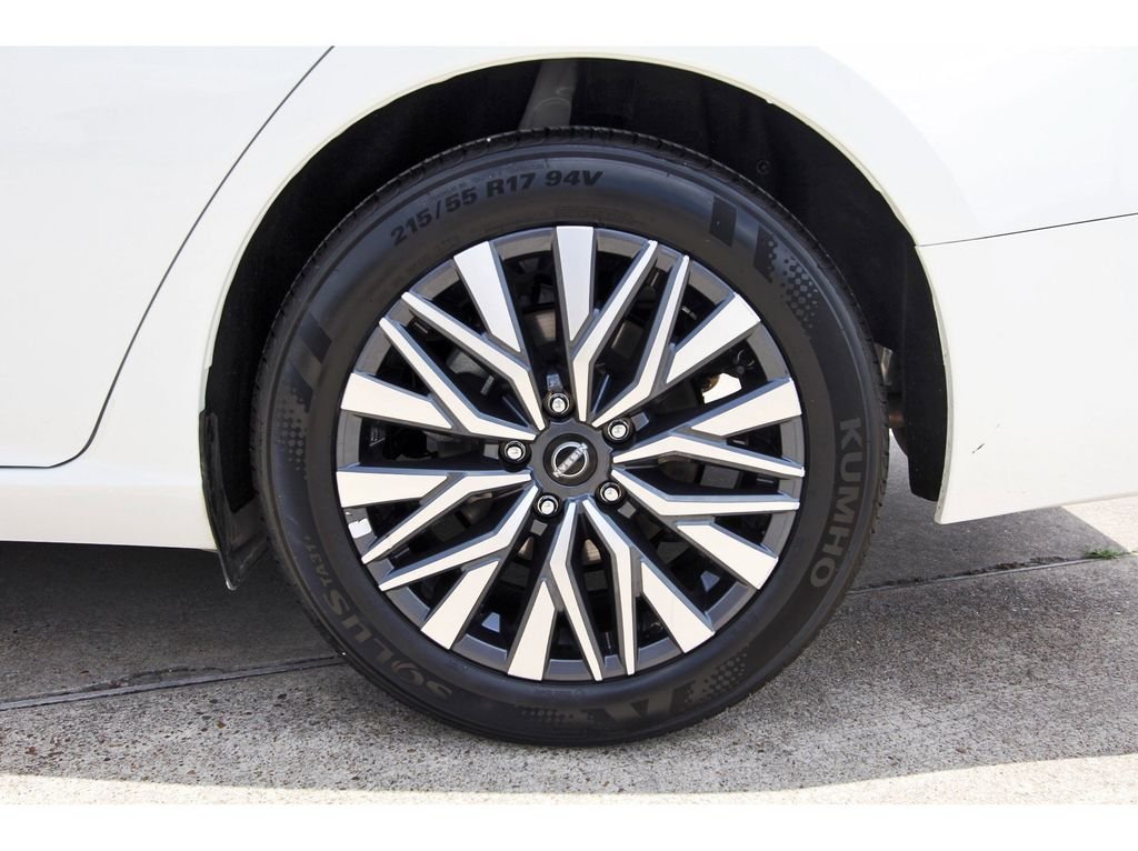 Used 2025 White Nissan 2.5 SV image 31
