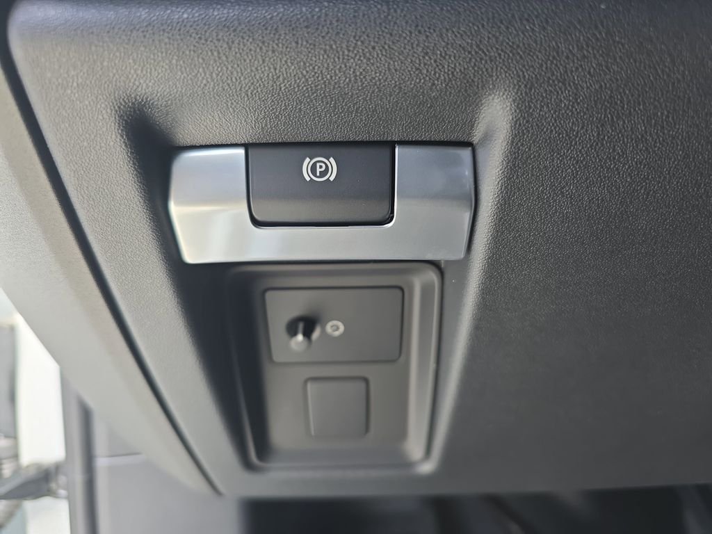 New 2026 Fuji White LAND ROVER V8 image 26