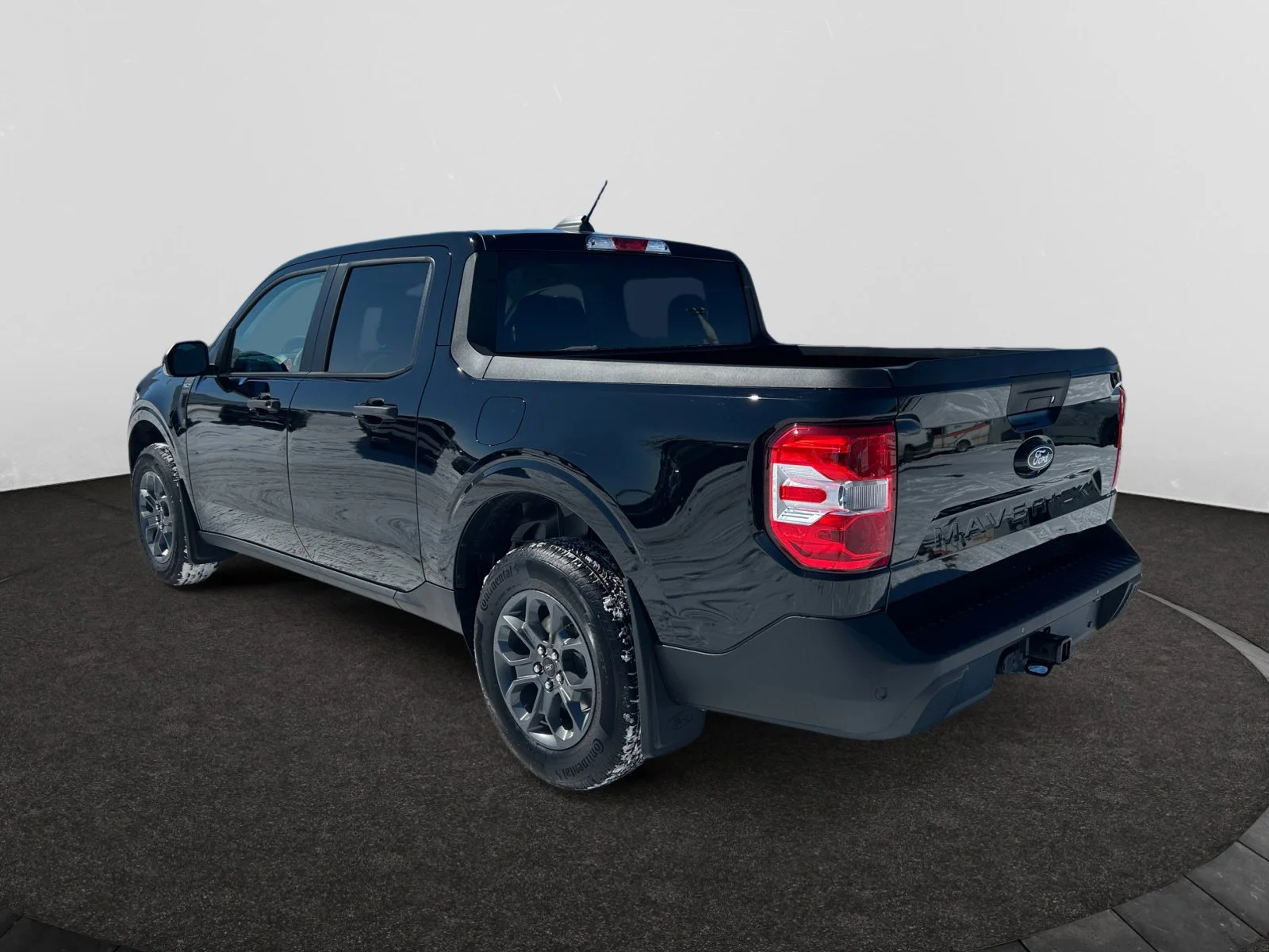 New 2026 Shadow Black Ford XLT image 3