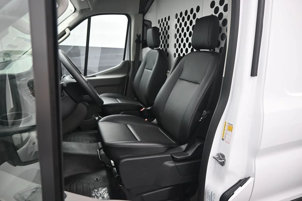 New 2026 Oxford White Ford Base image 7