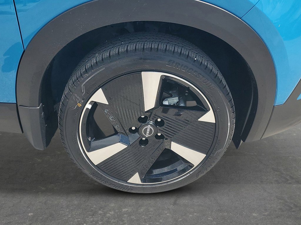 New 2026 Arctic Ice Blue Metallic/Super Black Nissan SR image 7
