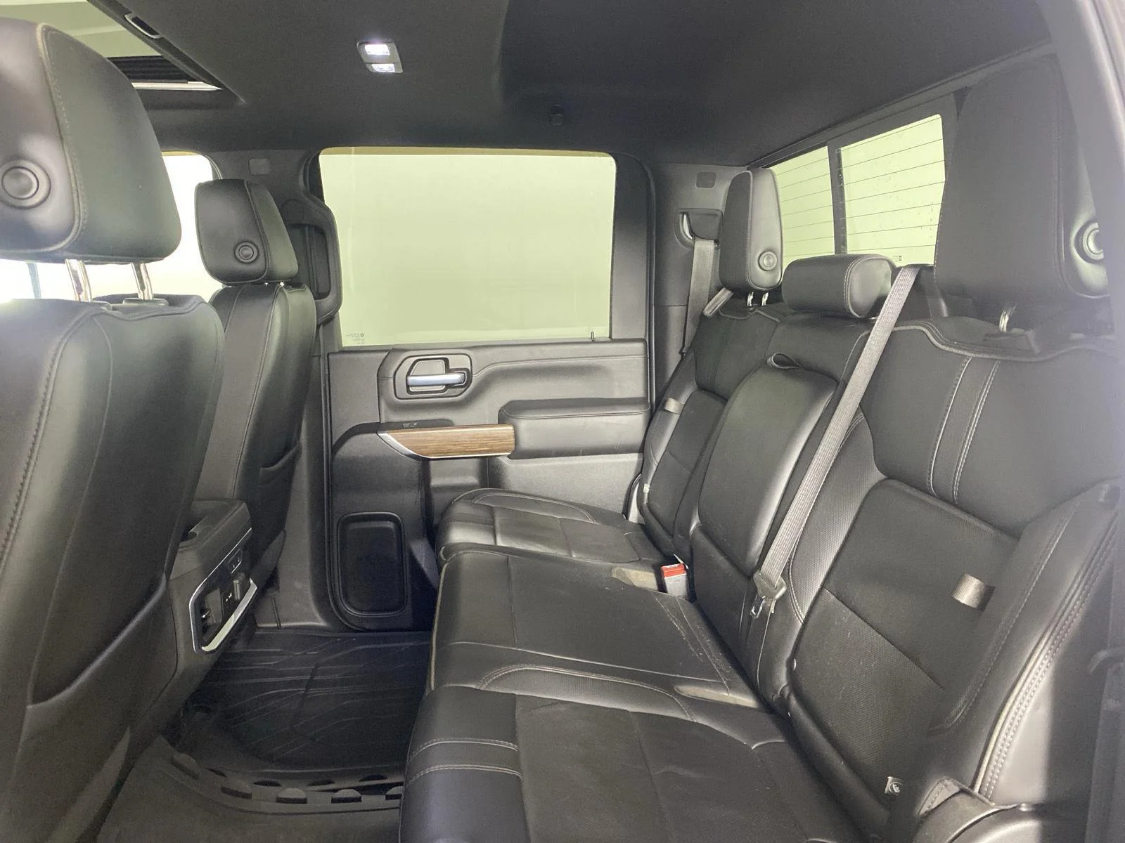 Used 2021 Iridescent Pearl Tricoat Chevrolet High Country image 25