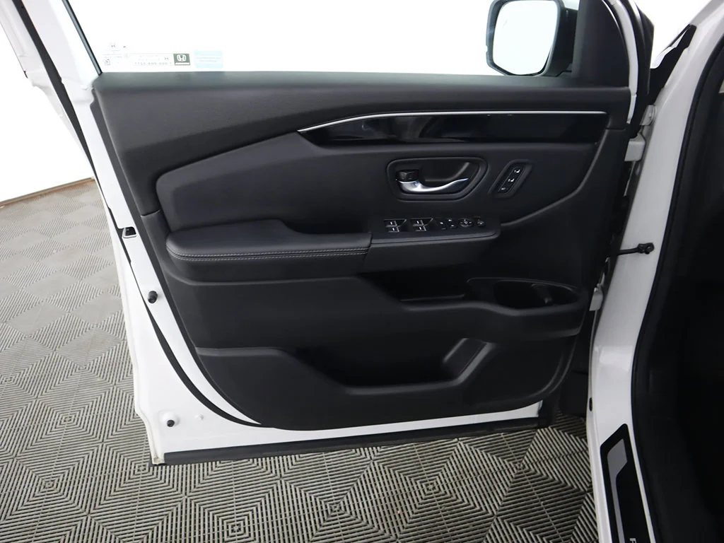 2025 Honda Pilot EX-L - Photo 23