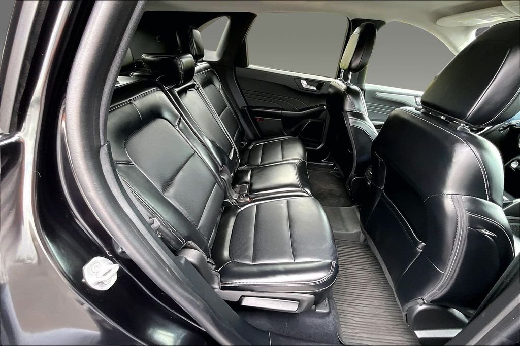 Used 2023 Black Metallic Ford Platinum image 16