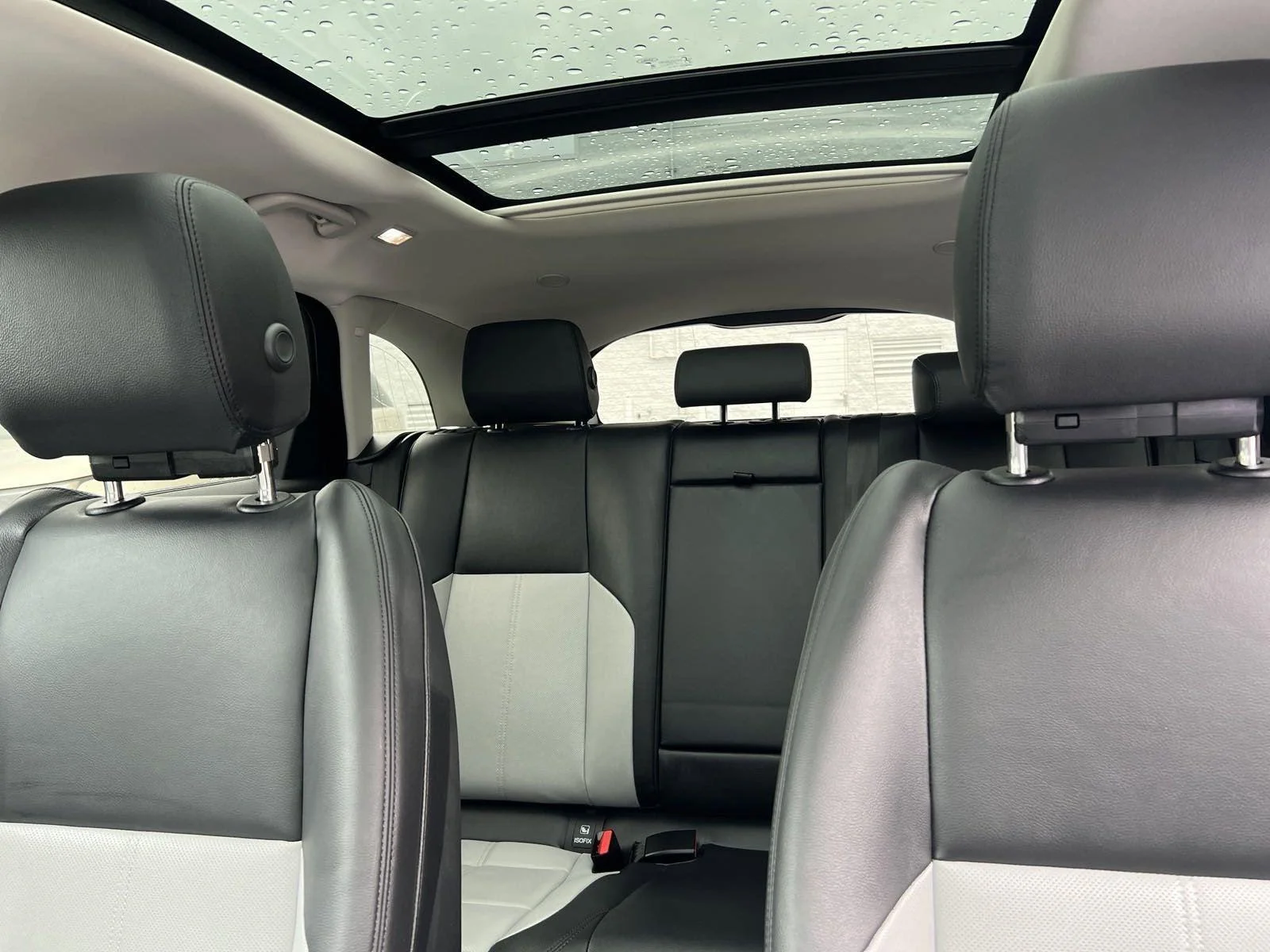 New 2025 Charente Grey Premium Metallic Land Rover Dynamic SE image 25