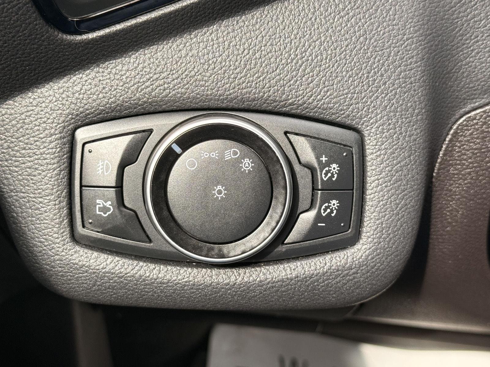Used 2016 White Platinum Metallic Tri-Coat Ford Titanium image 32