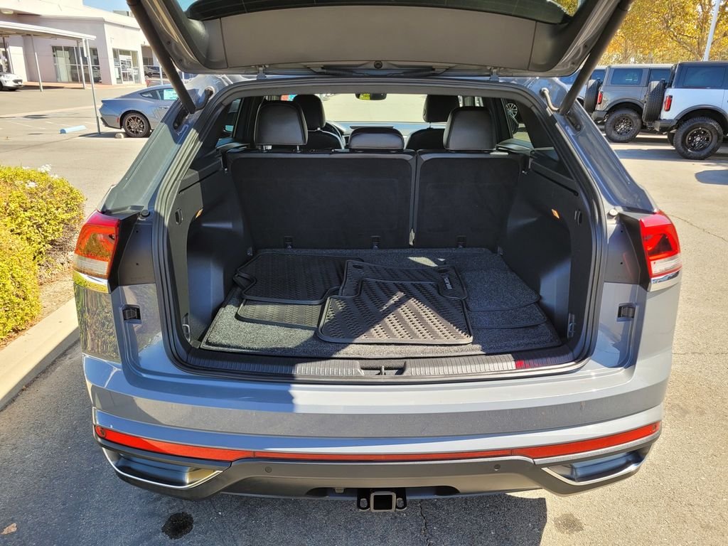 Certified Used 2020 Gray Volkswagen 3.6L V6 SE w/Technology image 10