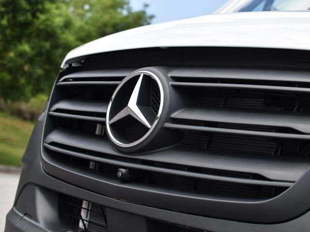 New 2026 Arctic White Mercedes-Benz Cargo 170 WB image 29
