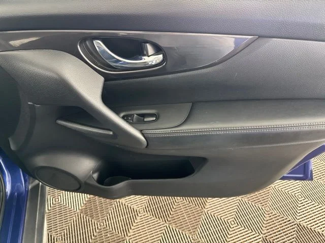 Used 2018 Blue Nissan SV image 19