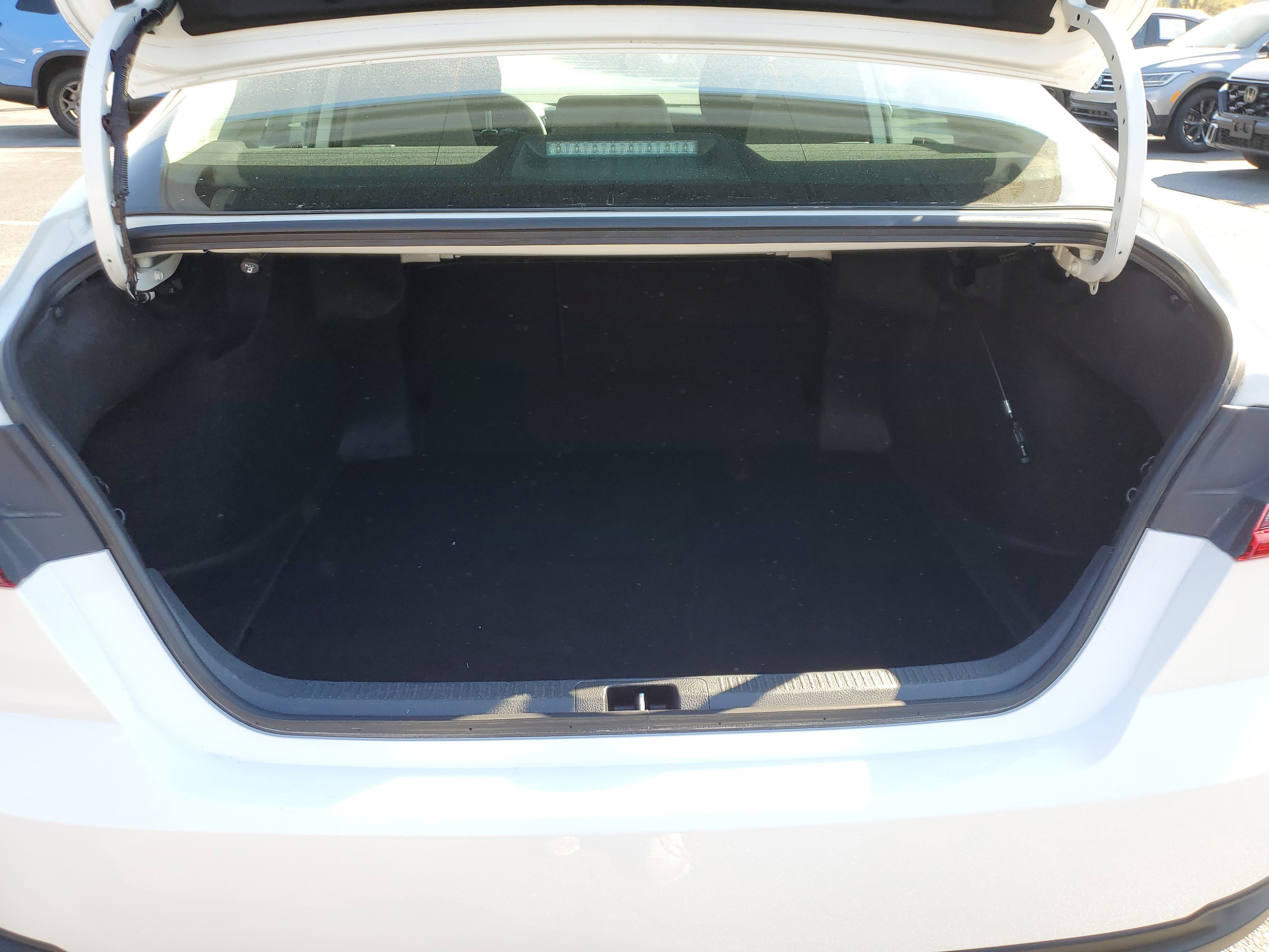 Used 2025 Ice Toyota LE image 8