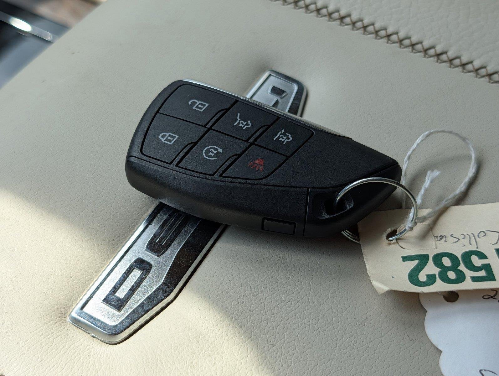 Used 2025 White Frost Tricoat GMC Denali image 19