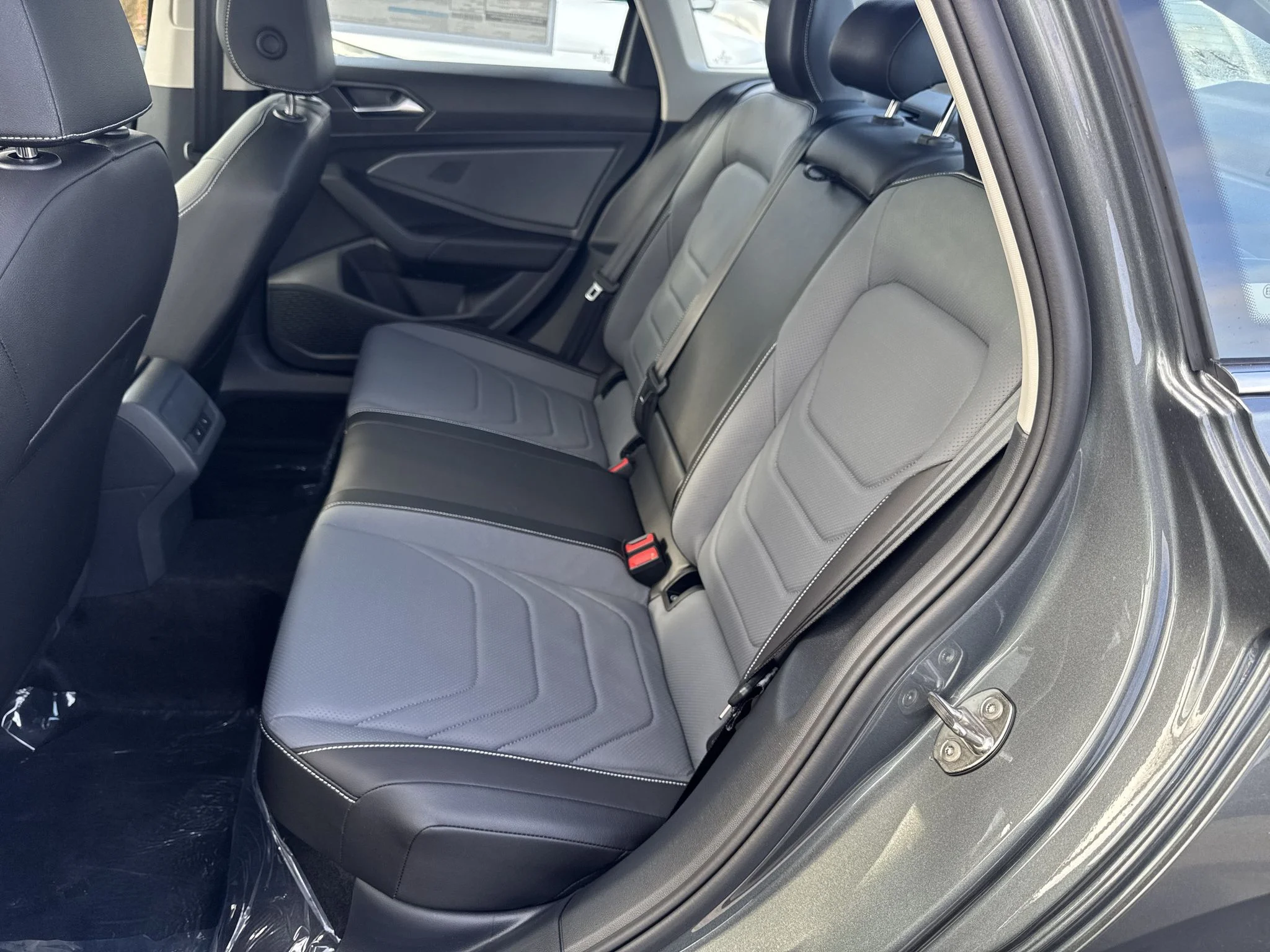 New 2026 Platinum Gray Metallic Volkswagen SEL image 32