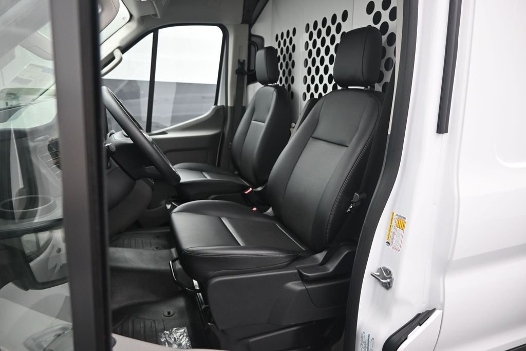 New 2026 Oxford White Ford Base image 7