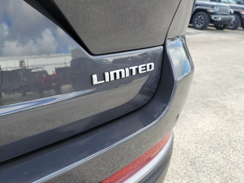 New 2026 Baltic Gray Metallic Clear-Coat Exterior Paint Jeep Limited image 7