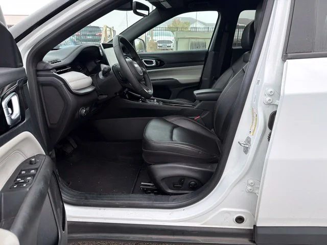 Used 2025 White Jeep Limited image 8