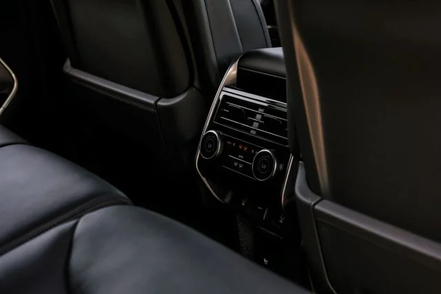 New 2026  Land Rover SE image 45
