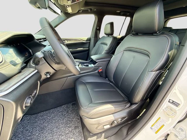 New 2026 Bright White Clearcoat Jeep  image 16