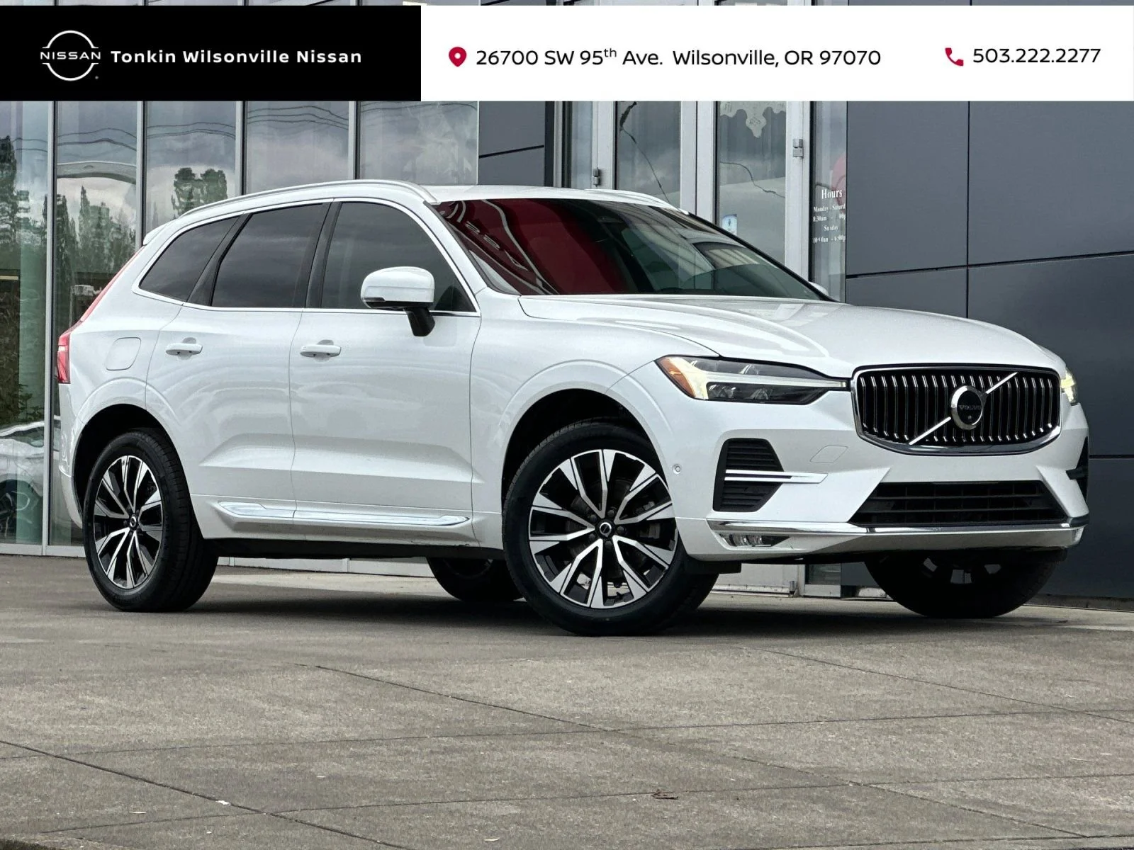 2023 Volvo XC60 B5 Plus Bright Theme AWD's photo