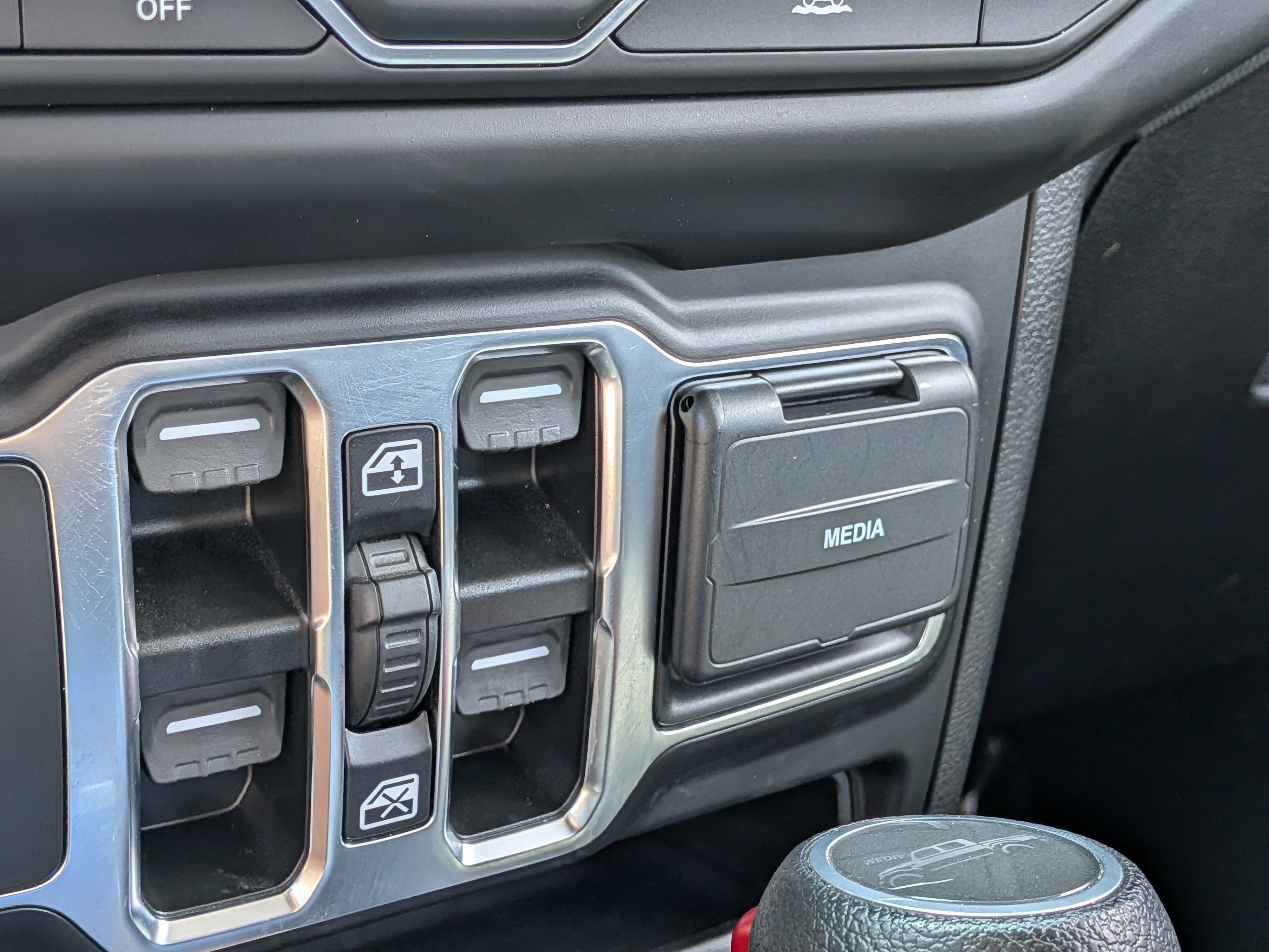 2023 Jeep Gladiator Sport S - Photo 29