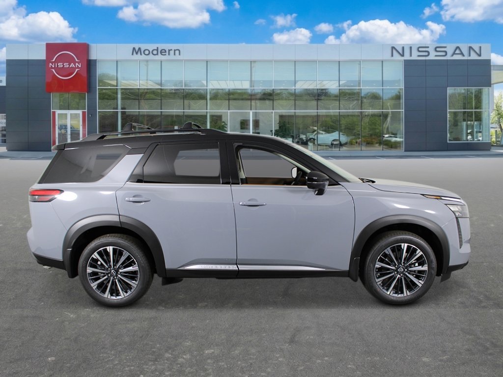 New 2026 Boulder Gray Pearl / Super Black Two-tone Nissan Platinum image 6