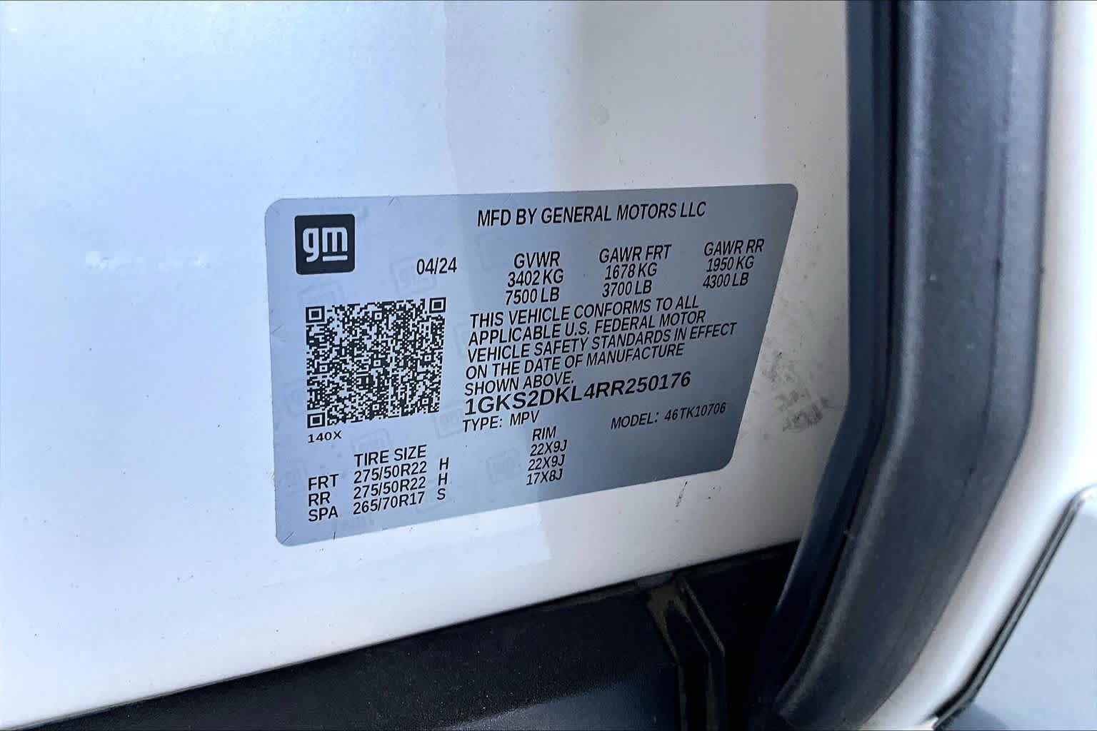 Used 2024 White Frost Tricoat GMC Denali image 32