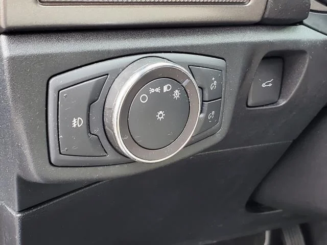 Used 2019 Blue Metallic Ford SE image 8