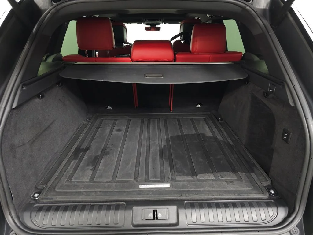 Used 2022 Black Land Rover HSE Dynamic image 6