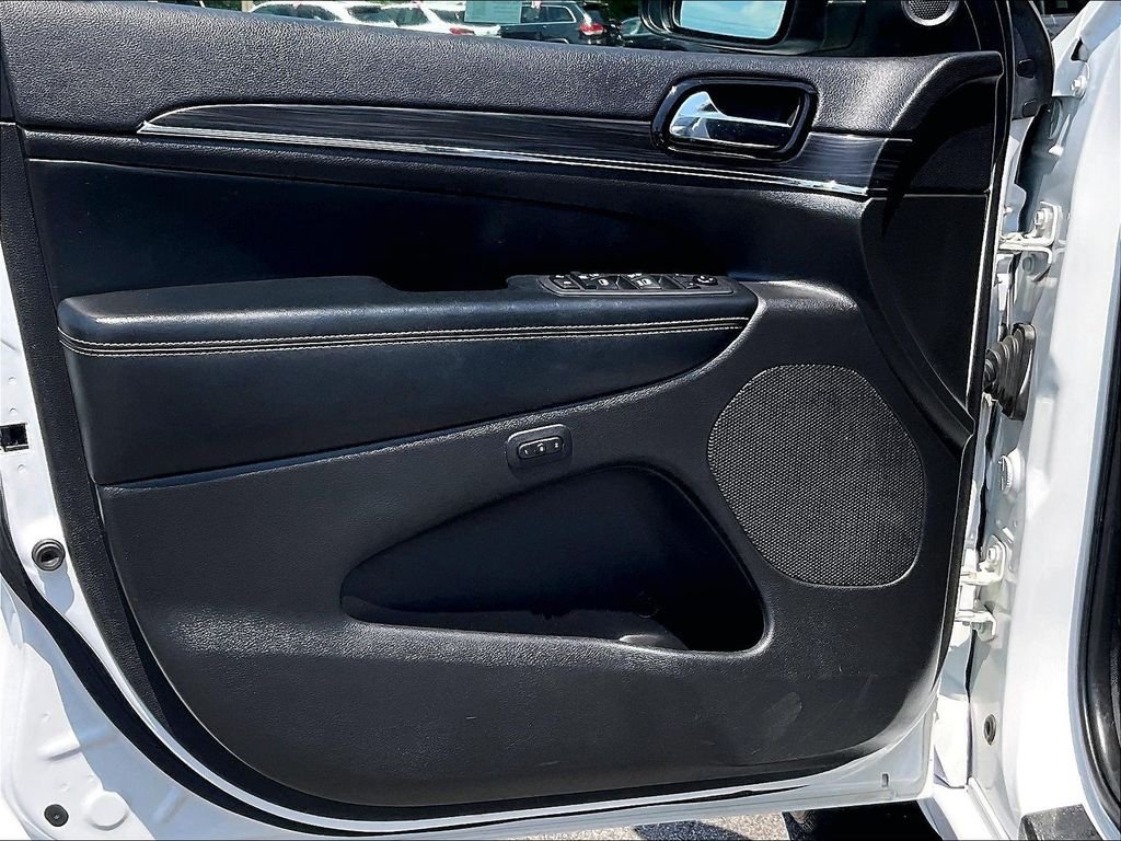 Used 2021 White Jeep Limited image 9