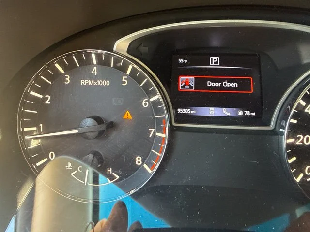 Used 2017 Red Nissan 2.5 SL image 7