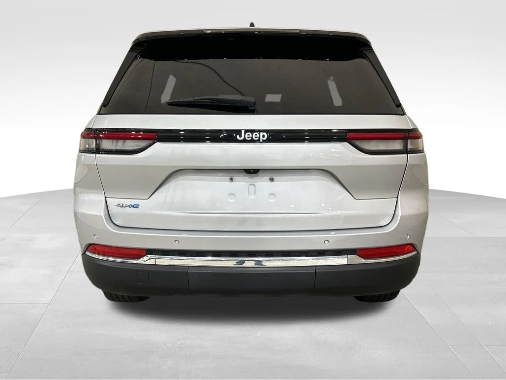 Used 2024 Silver Jeep 4xe image 4