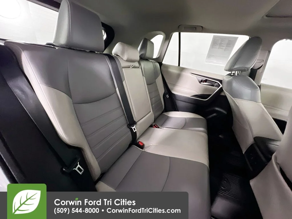 Used 2022 Gray Toyota XLE Premium image 17