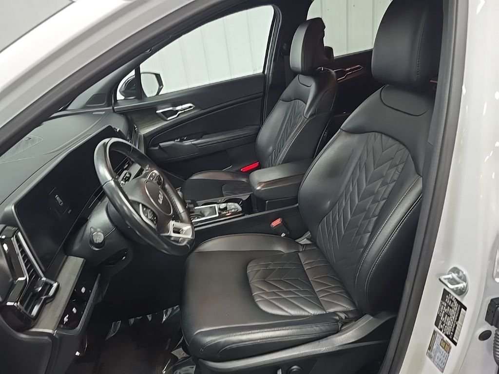 Used 2023 White Kia X-Line image 28