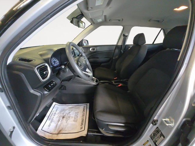 Used 2020 Silver Hyundai SE image 11