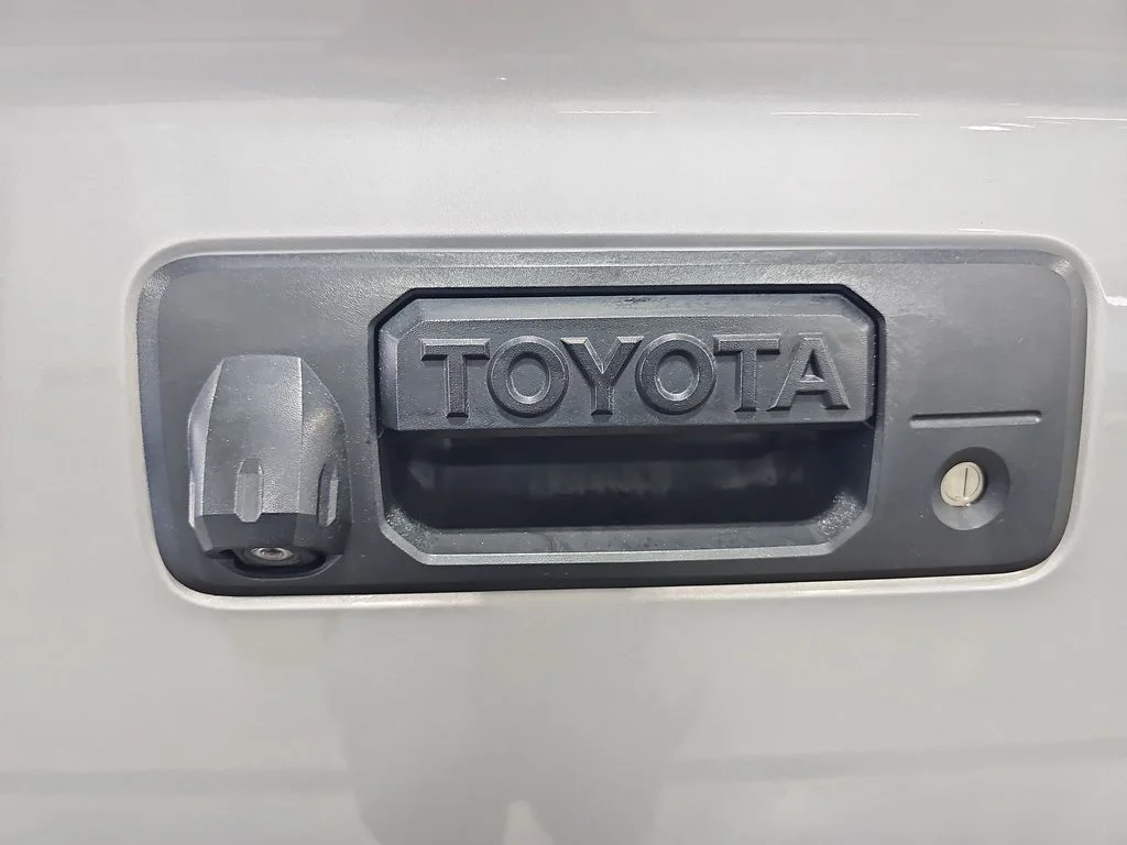 Used 2014 Silver Toyota SR5 image 16