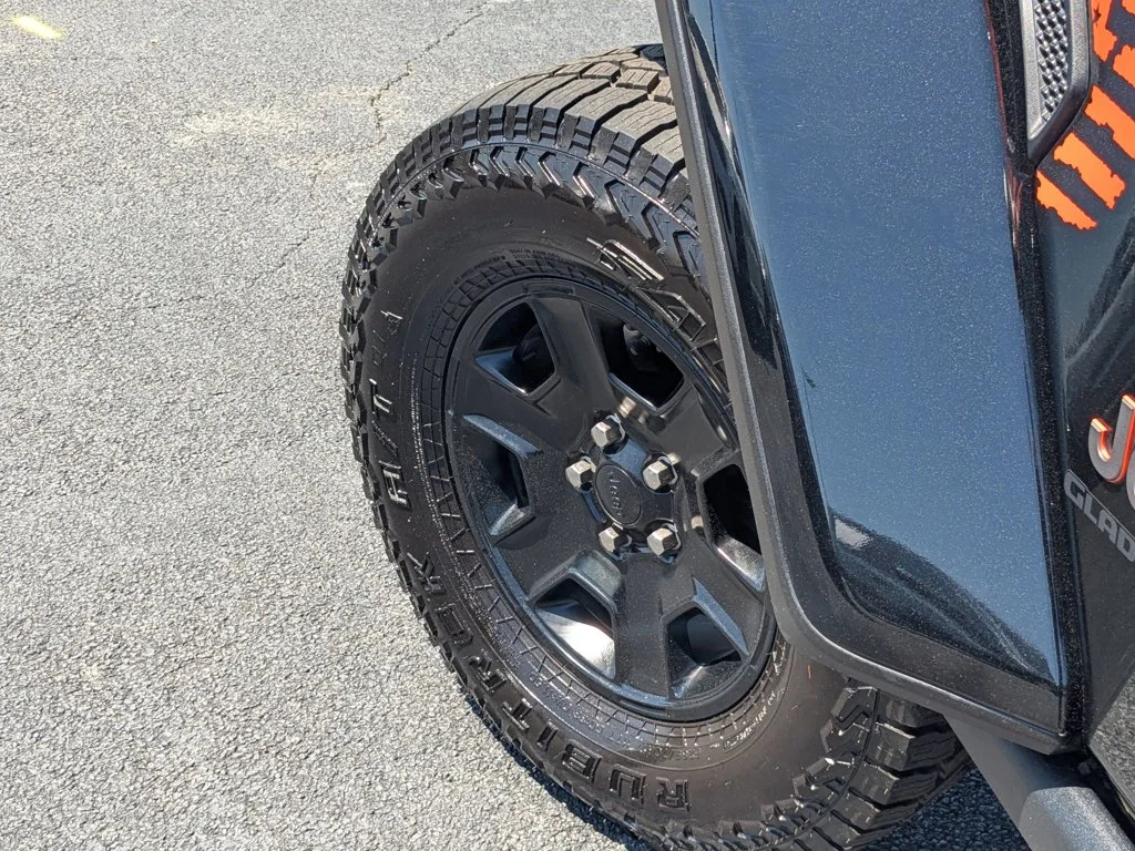 Used 2020 Black Clearcoat Jeep Mojave image 9
