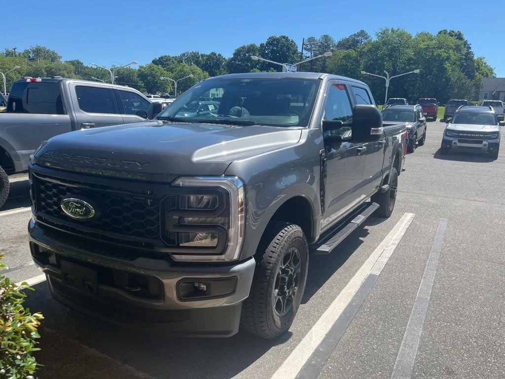 Used 2025 Gray Ford XL image 2